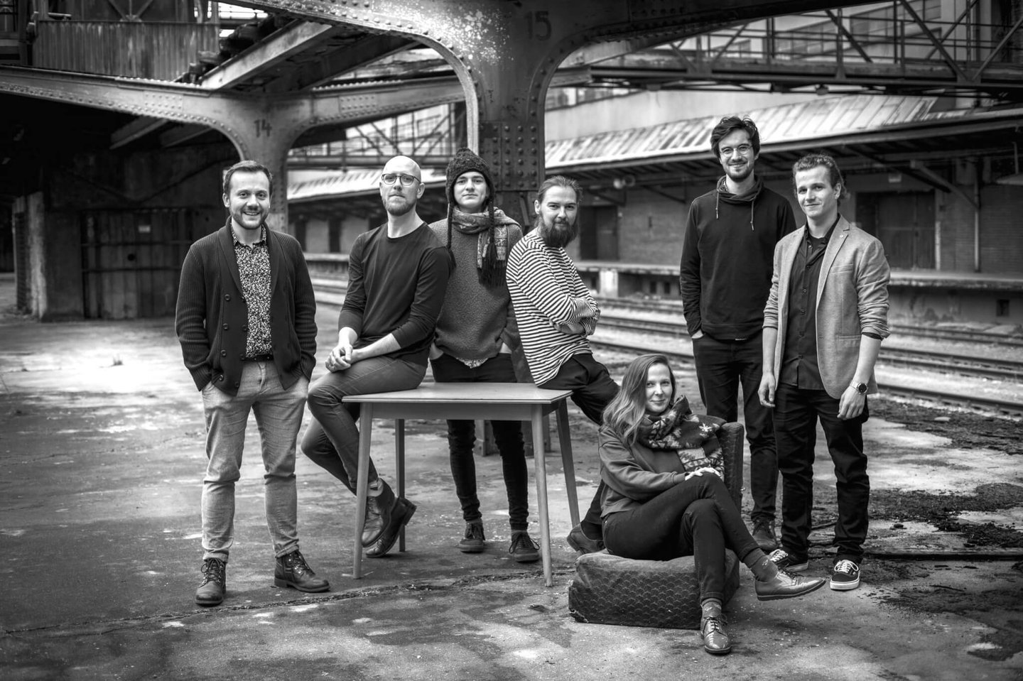 VILA LIVE: Fekete Seretlek + Bizarre Band