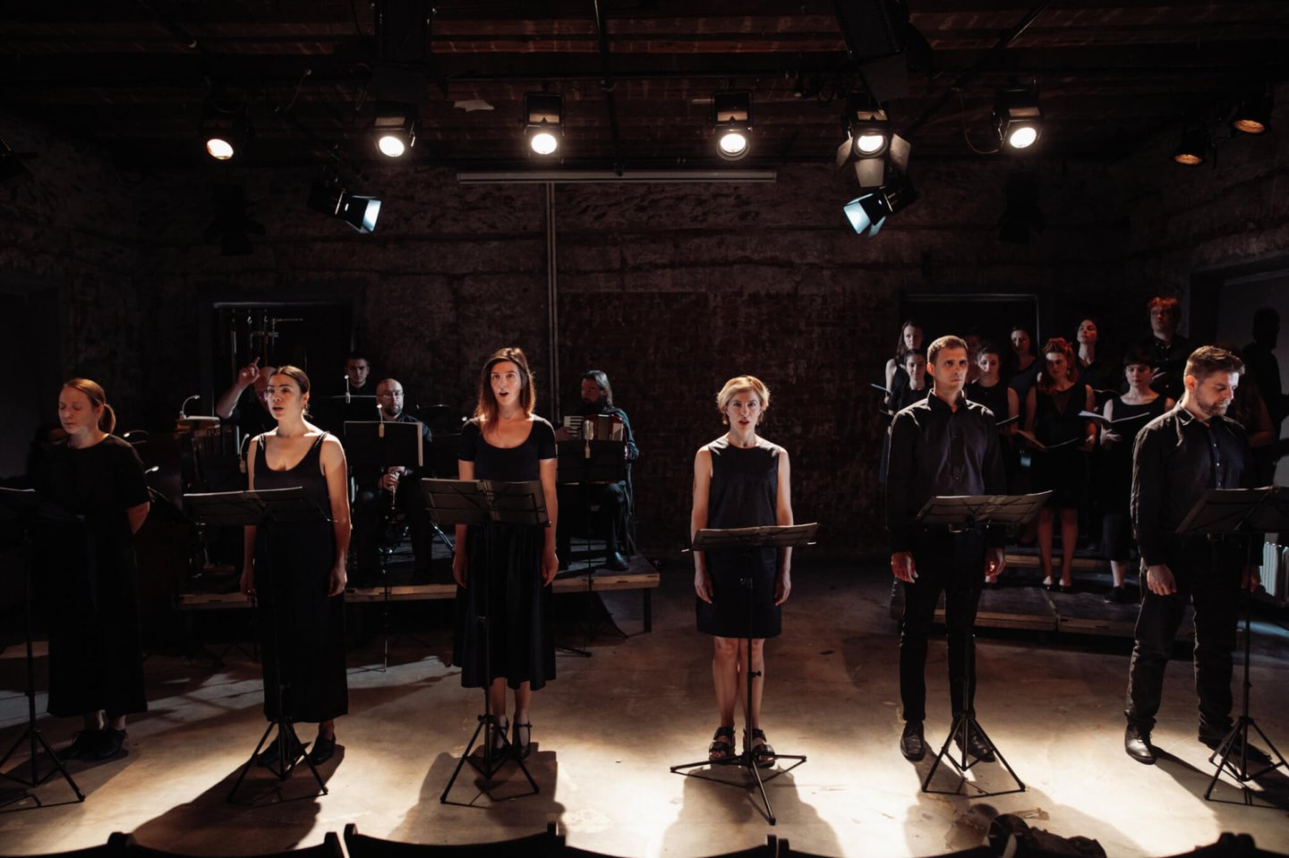 VILA Host: BodyVoiceBand – Láska, vzdor a smrt